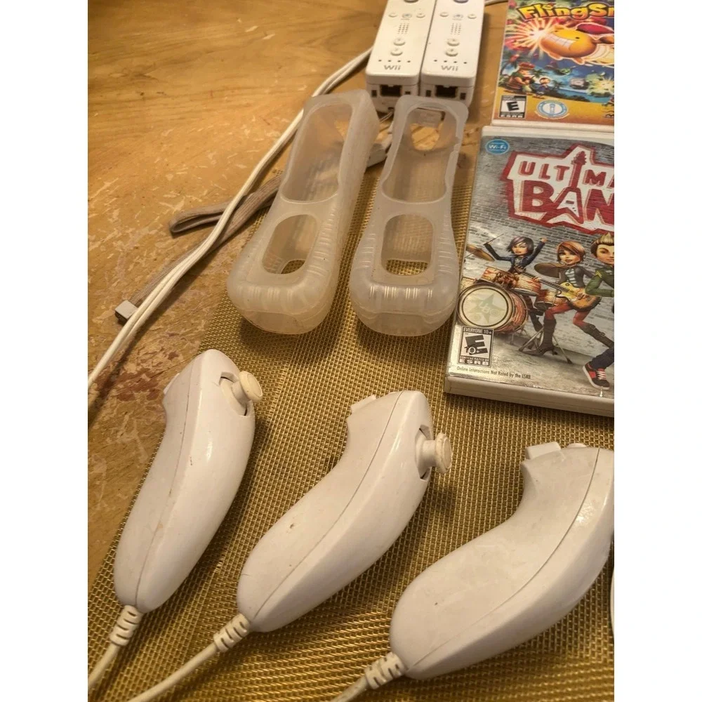 Nintendo Wii Console bundle + 5 games w  2 remotes 3 nunchucks wires and charger